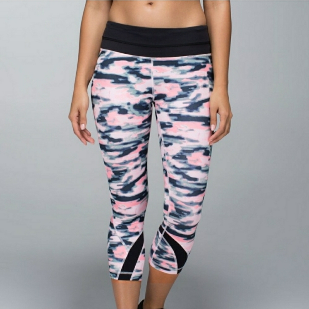Lululemon Athletica Run Inspire Crop II 8 Luxtreme